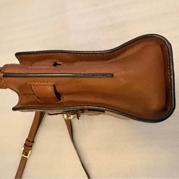 Michael Kors Hamilton Traveler Leather Crossbody Satchel Luggage Gold Lock Key - Picture 6 of 13